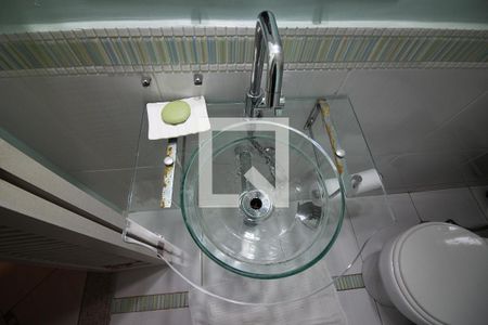 Casa de condomínio à venda com 130m², 3 quartos e 2 vagasLavabo