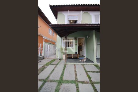 Casa de condomínio à venda com 130m², 3 quartos e 2 vagasFachada