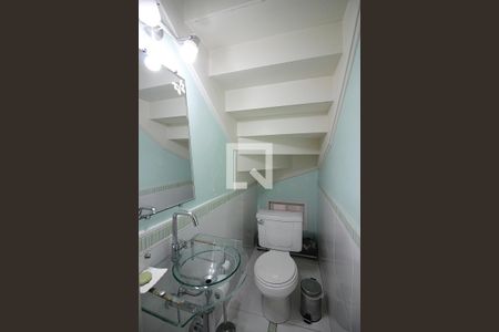 Casa de condomínio à venda com 130m², 3 quartos e 2 vagasLavabo