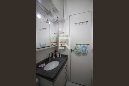 Casa de condomínio à venda com 130m², 3 quartos e 2 vagasBanheiro Social