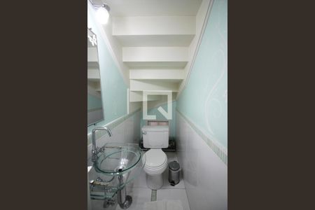 Casa de condomínio à venda com 130m², 3 quartos e 2 vagasLavabo