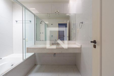 Casa para alugar com 206m², 3 quartos e 2 vagasBanheiro da Suíte