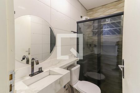 Banheiro de kitnet/studio para alugar com 1 quarto, 22m² em Rio Pequeno, São Paulo
