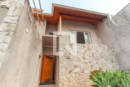 Casa de condomínio à venda com 270m², 3 quartos e 3 vagas Casa de condomínio à venda com 270m², 3 quartos e 3 vagasFachada