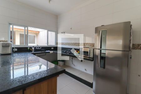 Casa de condomínio à venda com 270m², 3 quartos e 3 vagas Casa de condomínio à venda com 270m², 3 quartos e 3 vagasCozinha e Área de Serviço