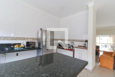 Casa de condomínio à venda com 270m², 3 quartos e 3 vagas Casa de condomínio à venda com 270m², 3 quartos e 3 vagasCozinha e Área de Serviço