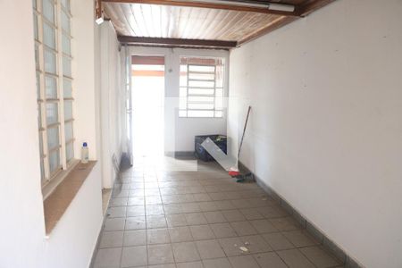 Casa à venda com 200m², 8 quartos e 4 vagasEntrada - Casa 2
