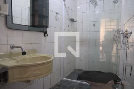 Casa à venda com 180m², 4 quartos e 2 vagasBanheiro 1