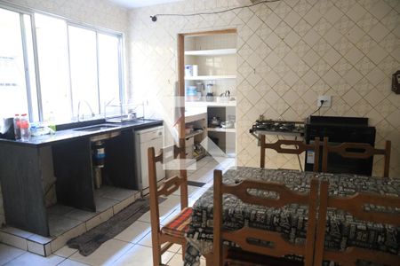 Casa à venda com 180m², 4 quartos e 2 vagasCozinha