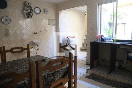 Casa à venda com 180m², 4 quartos e 2 vagasCozinha