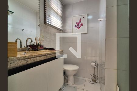 Apartamento para alugar com 162m², 2 quartos e 2 vagas Apartamento para alugar com 162m², 2 quartos e 2 vagasBanheiro da Suíte