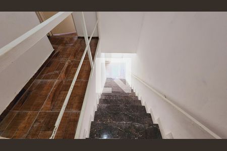 Casa à venda com 165m², 4 quartos e 2 vagasEscada