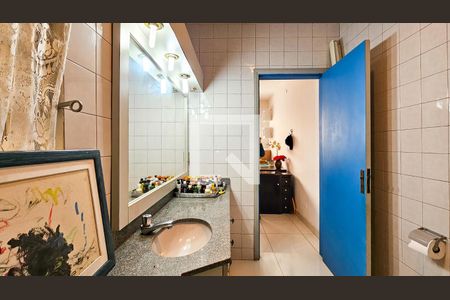 Casa à venda com 300m², 4 quartos e 4 vagasBanheiro da Suite 2