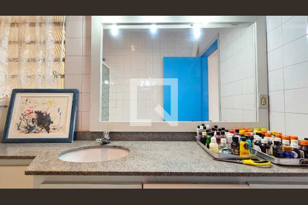 Casa à venda com 300m², 4 quartos e 4 vagasBanheiro da suite 2