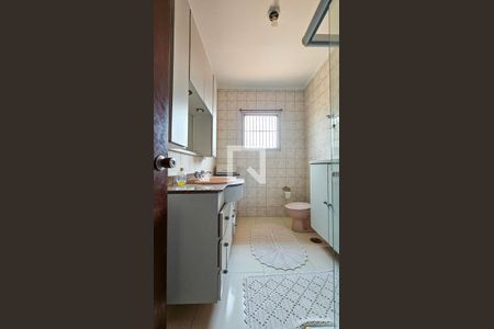 Casa à venda com 300m², 4 quartos e 4 vagasBanheiro da suite 1