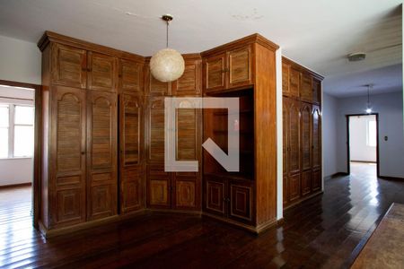 Casa à venda com 780m², 6 quartos e 5 vagasCorredor