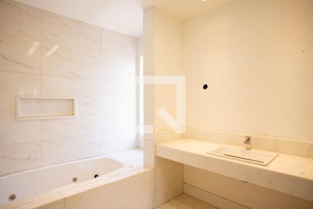 Casa à venda com 780m², 6 quartos e 5 vagasBanheiro da Suíte