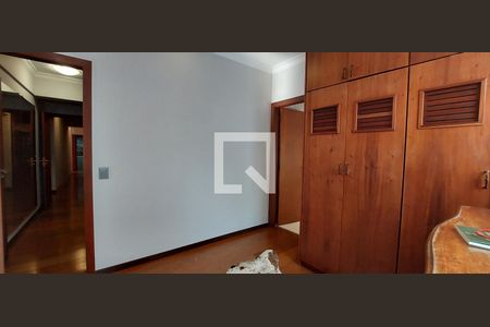 Apartamento à venda com 370m², 5 quartos e 8 vagasCloset Quarto 3 suíte