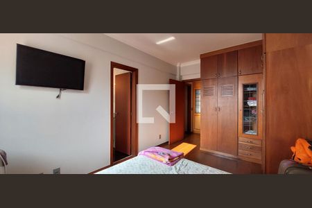 Apartamento à venda com 370m², 5 quartos e 8 vagasQuarto 4 suíte