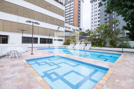 Apartamento à venda com 370m², 5 quartos e 8 vagasÁrea comum - Piscina