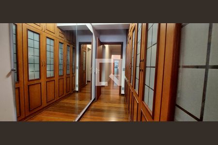 Apartamento à venda com 370m², 5 quartos e 8 vagasCorredor Quartos