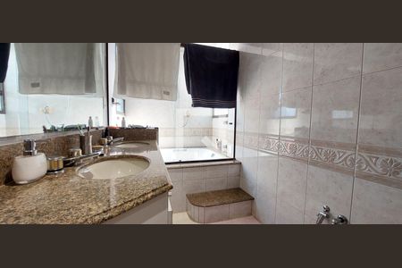 Apartamento à venda com 370m², 5 quartos e 8 vagasBanheiro Quarto 3 suíte