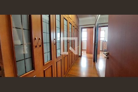 Apartamento à venda com 370m², 5 quartos e 8 vagasCorredor Quartos