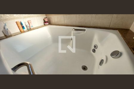 Apartamento à venda com 370m², 5 quartos e 8 vagasBanheiro Quarto 3 suíte