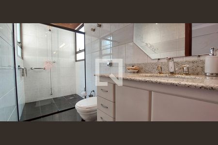 Apartamento à venda com 370m², 5 quartos e 8 vagasBanheiro Quarto 4 suíte