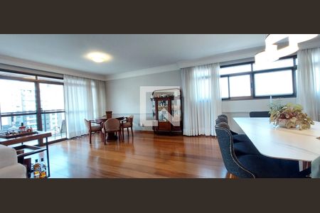 Apartamento à venda com 370m², 5 quartos e 8 vagasSala