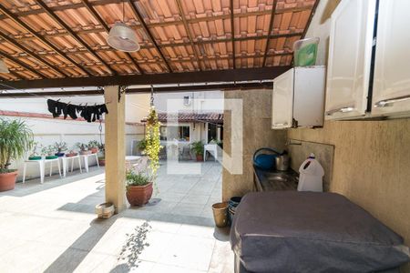 Casa à venda com 240m², 4 quartos e 1 vagaÁrea de Serviço