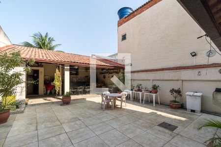 Casa à venda com 240m², 4 quartos e 1 vagaQuintal
