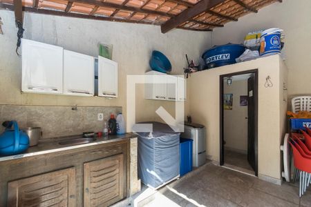 Casa à venda com 240m², 4 quartos e 1 vagaÁrea de Serviço