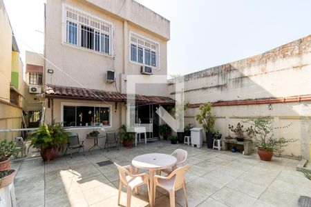 Casa à venda com 240m², 4 quartos e 1 vagaQuintal