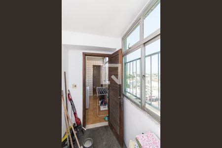 Apartamento à venda com 111m², 3 quartos e 2 vagas Apartamento à venda com 111m², 3 quartos e 2 vagasQuarto de Serviço