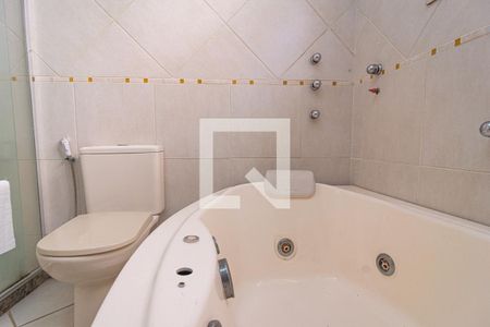 Casa de condomínio à venda com 280m², 5 quartos e 3 vagasBanheiro do Quarto 2