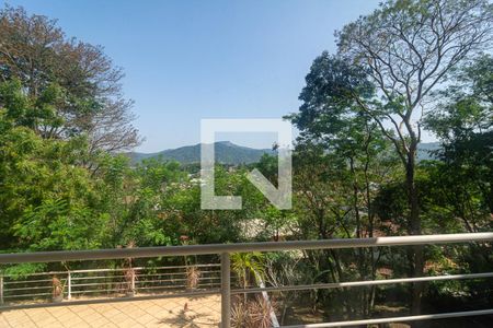 Casa de condomínio à venda com 280m², 5 quartos e 3 vagasEscritório