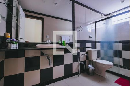 Apartamento para alugar com 217m², 5 quartos e 3 vagasBanheiro da Suíte 2