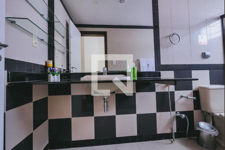 Apartamento para alugar com 217m², 5 quartos e 3 vagasBanheiro da Suíte 2