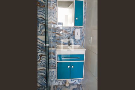 Banheiro de apartamento para alugar com 2 quartos, 36m² em Presidente Altino, Osasco