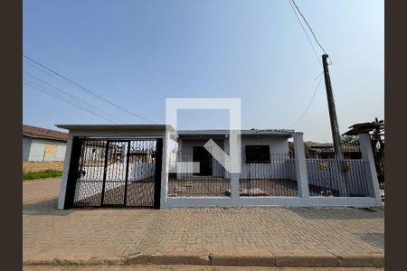 Casa para alugar com 100m², 2 quartos e 3 vagasFachada