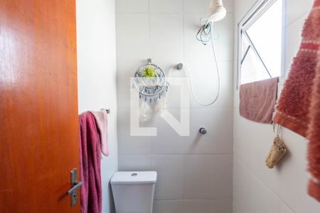 Casa de condomínio à venda com 61m², 2 quartos e 1 vaga Casa de condomínio à venda com 61m², 2 quartos e 1 vagaBanheiro da Suíte 1