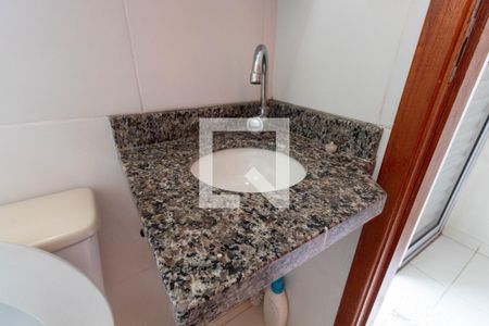 Casa de condomínio à venda com 61m², 2 quartos e 1 vaga Casa de condomínio à venda com 61m², 2 quartos e 1 vagaBanheiro da Suíte 2