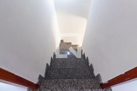 Casa de condomínio à venda com 61m², 2 quartos e 1 vaga Casa de condomínio à venda com 61m², 2 quartos e 1 vagaEscada