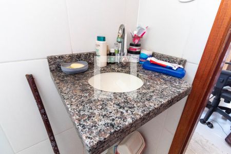 Casa de condomínio à venda com 61m², 2 quartos e 1 vaga Casa de condomínio à venda com 61m², 2 quartos e 1 vagaBanheiro da Suíte 1