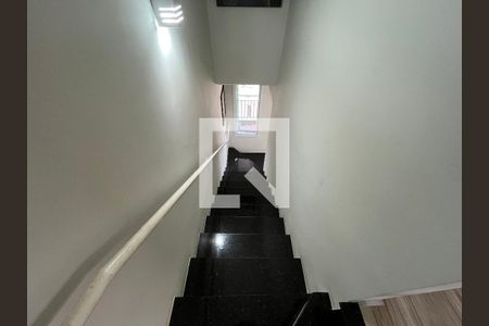 Casa de condomínio para alugar com 120m², 3 quartos e 2 vagas Casa de condomínio para alugar com 120m², 3 quartos e 2 vagasEscadas