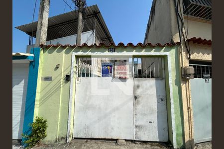 Casa para alugar com 60m², 2 quartos e 1 vagaFachada + plaquinha 