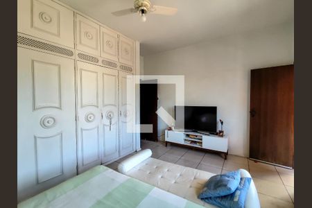 Casa à venda com 485m², 4 quartos e 4 vagas Casa à venda com 485m², 4 quartos e 4 vagasSuíte