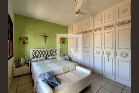 Casa à venda com 485m², 4 quartos e 4 vagas Casa à venda com 485m², 4 quartos e 4 vagasSuíte