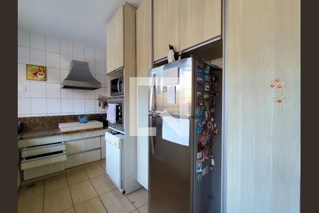 Casa à venda com 485m², 4 quartos e 4 vagas Casa à venda com 485m², 4 quartos e 4 vagasCozinha